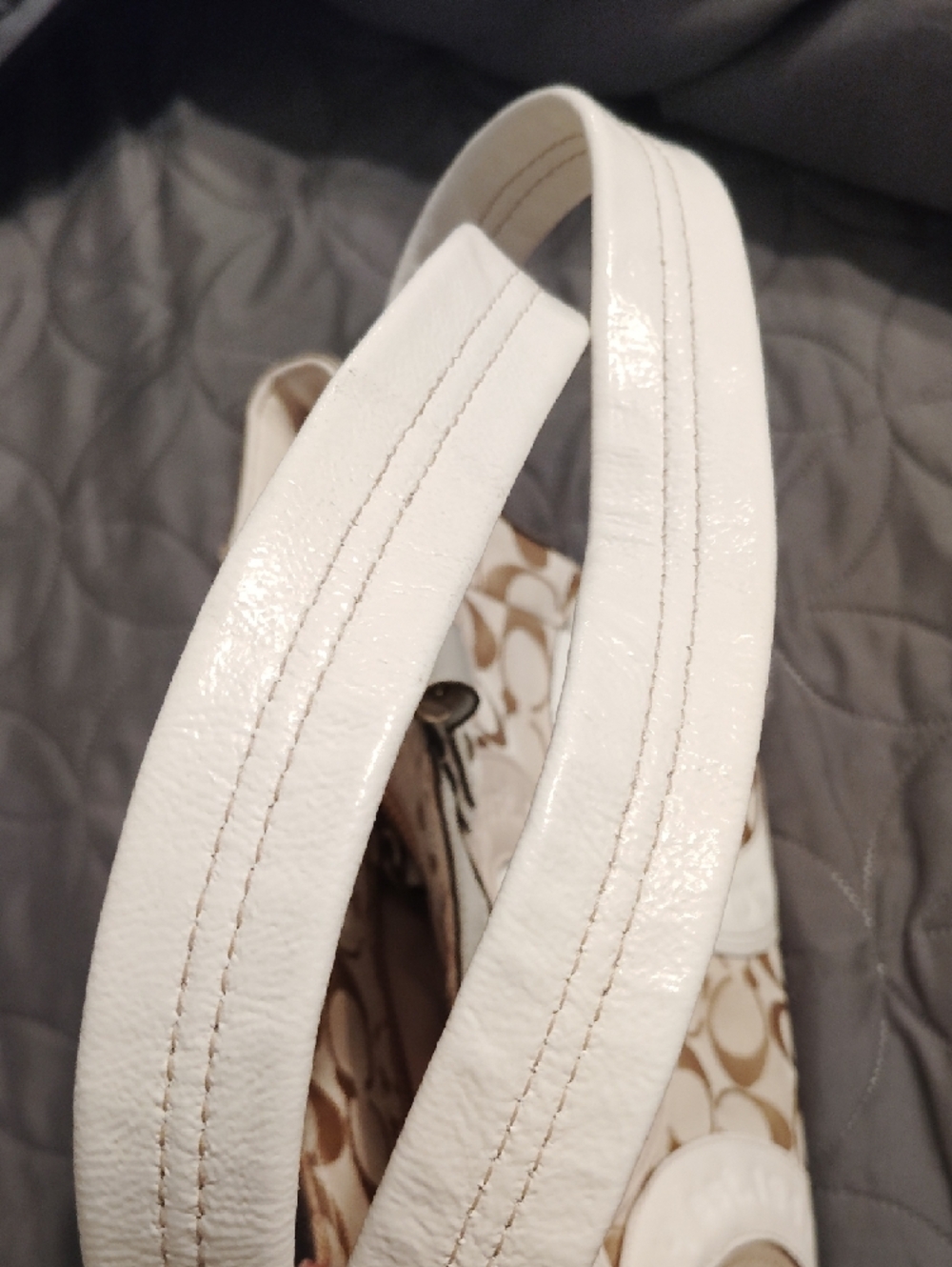 Coach Beige and White Signature Circle Appliqué Tote!! - Picture 8 of 17